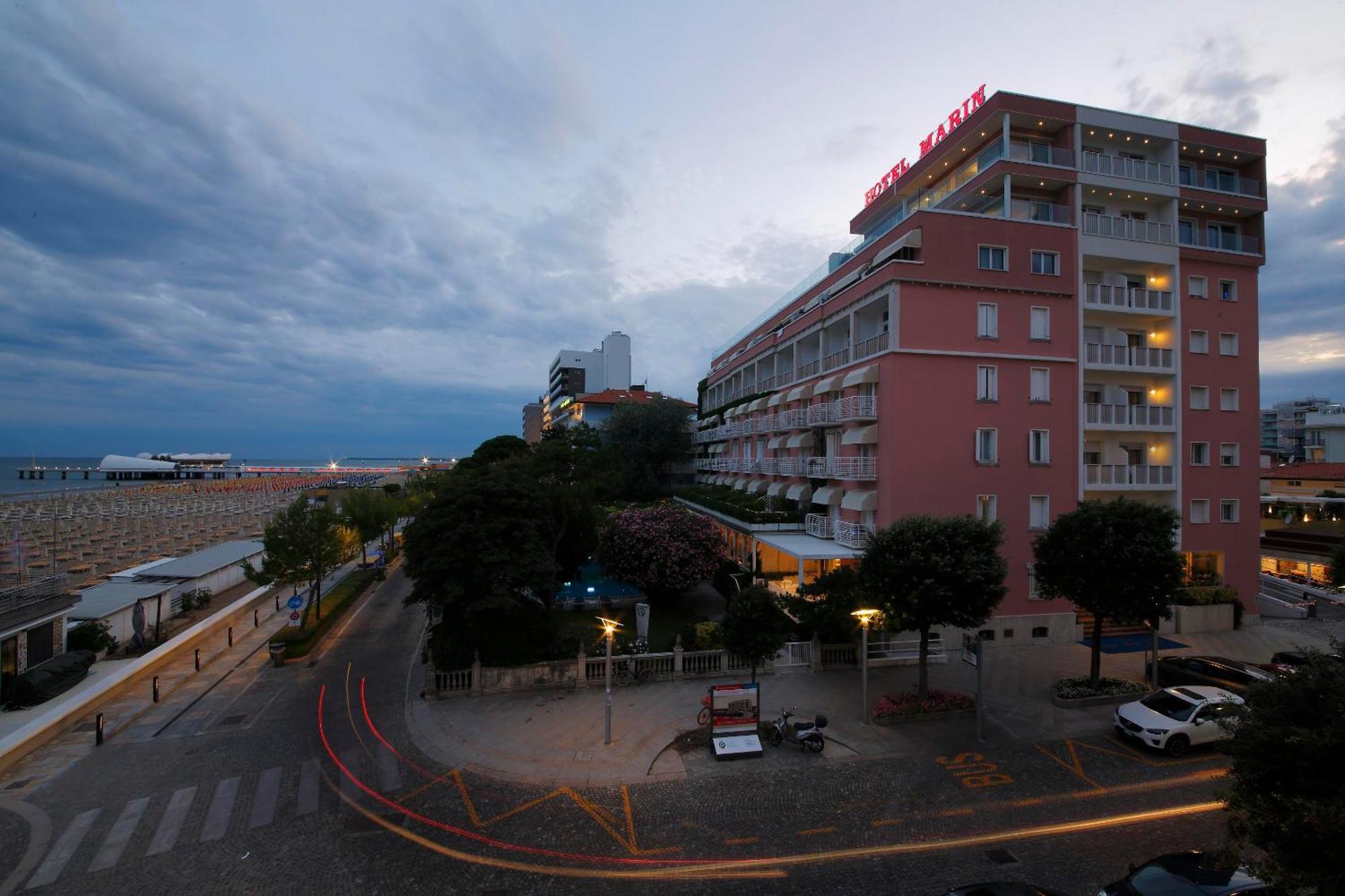 Grande Albergo Marin 利尼亚诺萨比亚多罗 外观 照片