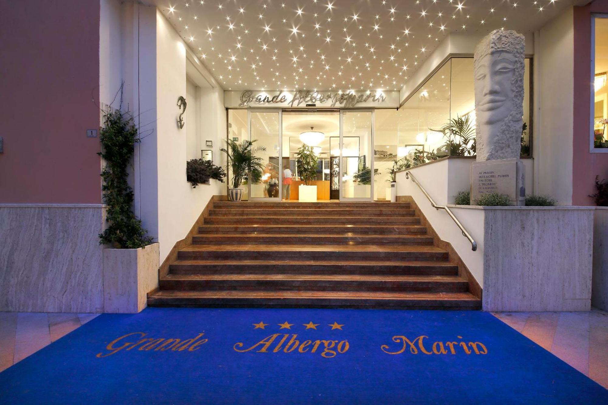 Grande Albergo Marin 利尼亚诺萨比亚多罗 外观 照片